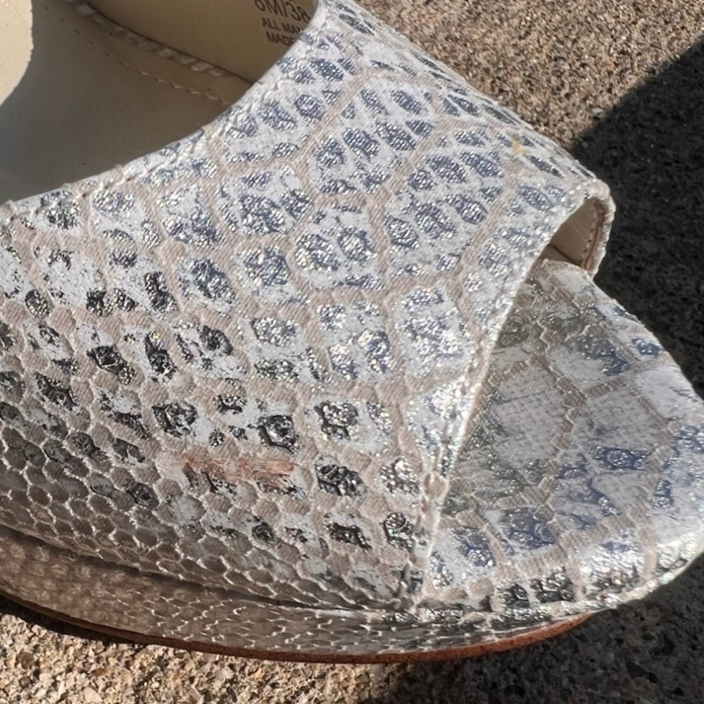 BCBGeneration Silver Metallic Snake Skin Stiletto Heels Barely Worn! - Picture 12 of 12
